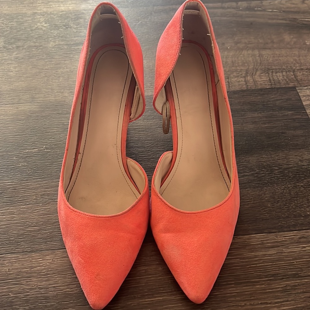 CUTE HEELS - Picture 3 of 3